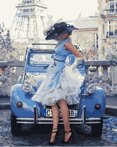 Нарядная девушка у ретро автомобиля на Фоне Эйфелевой башни