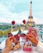 Без бренда «Свидание на фоне Эйфелевой башки» в Тольятти