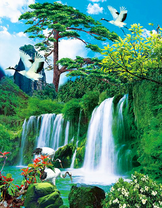 Журавли над прекрасным водопадом